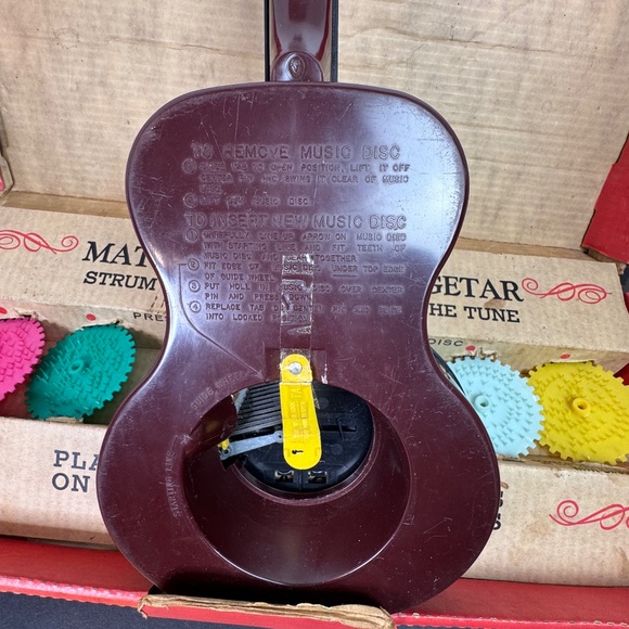 1959 Vintage Mattel Strum-Fun “Getar” with 5 Changeable Discs - Picture 8 of 12